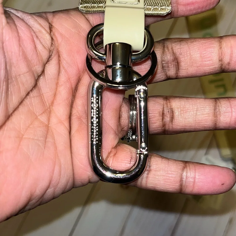 NWT Never lost Lululemon Keychain bag clip SOLD SEPARATELY Keep your keys close - Picture 7 of 15